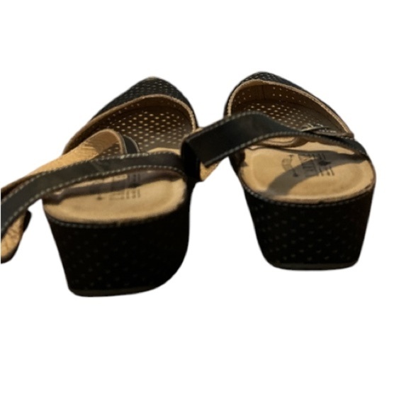 L'Artiste Mary Jane Spring Step flats in black in EUC, size 41 (US 9). - Picture 2 of 10